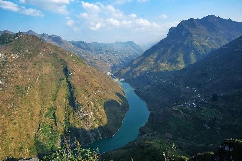 Tượng trưng cho núi rừng Hà Giang ta phải nhắc tới 7 yếu tố nào?